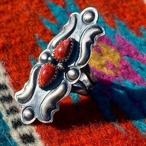 Gorgeous T.Yazzie Spiny Oyster/Repousse Ring! Size 7